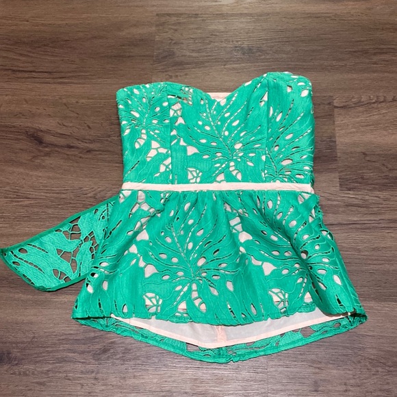 Judith March PALM PARADISE CROCHET PEPLUM TOP - Picture 2 of 10